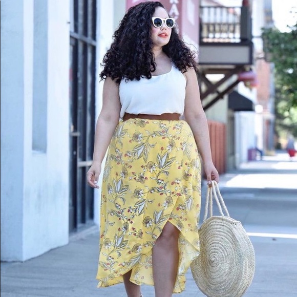 SPRING/SUMMER PLUS SIZE CHIC MYSTERY BOX •5 PIECES - Picture 9 of 16